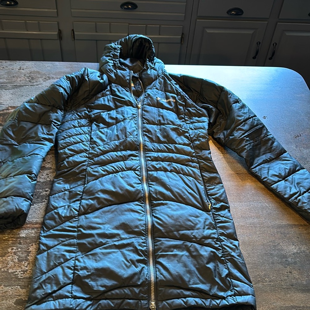Columbia women’s winter down jacket lightweight black